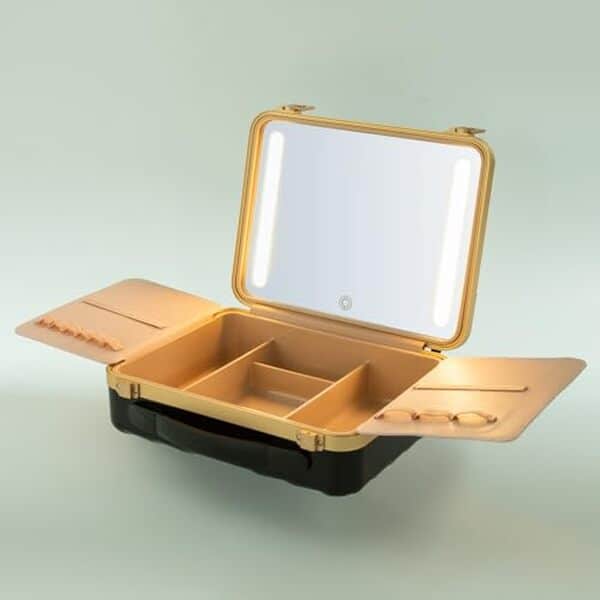 Découvrez notre test complet de la trousse de maquillage lumineuse avec miroir LED : praticité, design et efficacité, l'accessoire idéal pour un maquillage réussi en toute circonstance.