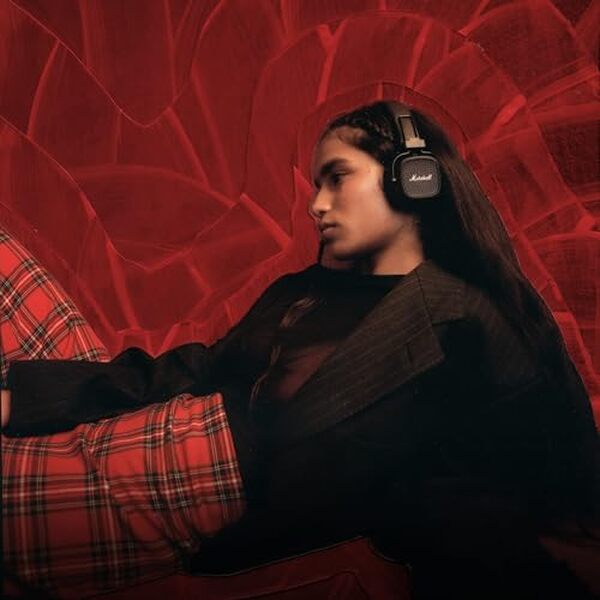 Explorez notre test détaillé du marshall Major V, casque bluetooth offrant 100 heures d'autonomie. Design élégant et son de qualité.