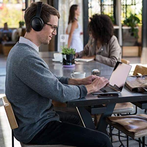 Découvrez le test complet du Bose QuietComfort 35 II noir : un casque bluetooth qui allie confort, performance et technologie avancée pour une expérience d'écoute incomparable