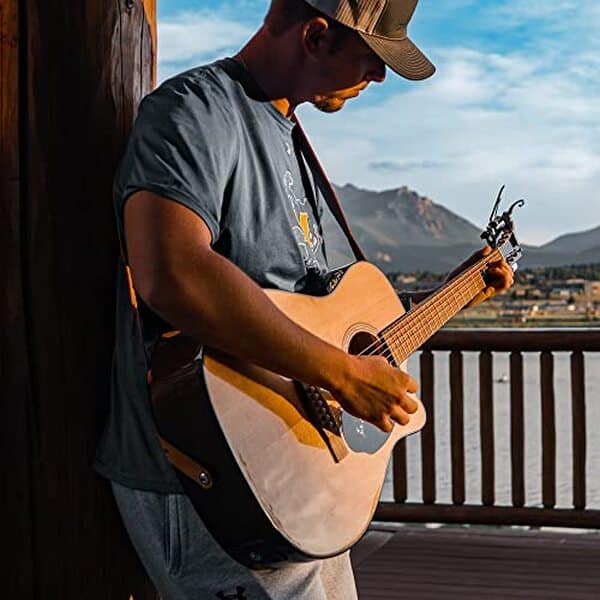 Découvrez notre test complet de la guitare acoustique Fender FA-15 3/4 avec cordes en acier. Qualité, son et accessoires inclus : le meilleur rapport qualité-prix. 