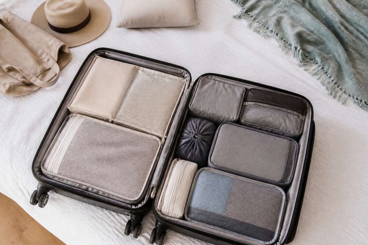 Organiseurs de bagages : astuces pour voyager léger
