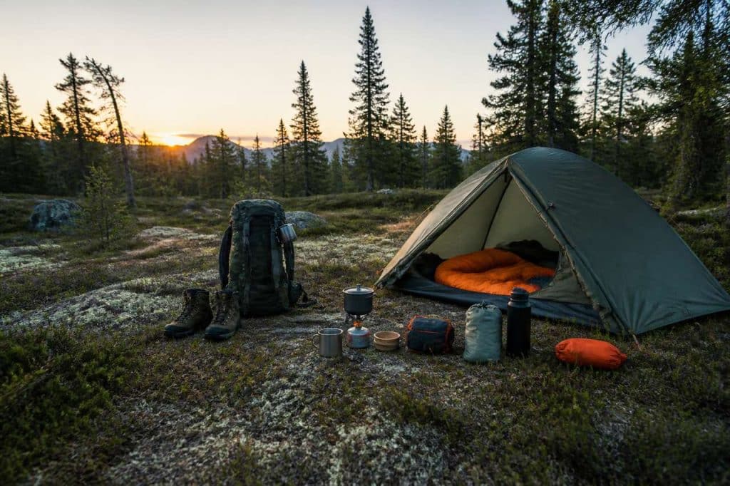 Checklist bivouac camping sauvage : équipements essentiels