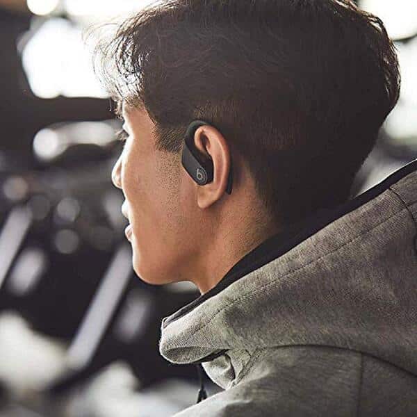 Découvrez notre test complet des Beats Powerbeats Pro : autonomie exceptionnelle, résistance à l'eau et qualité audio premium pour vos entraînements intensifs.
