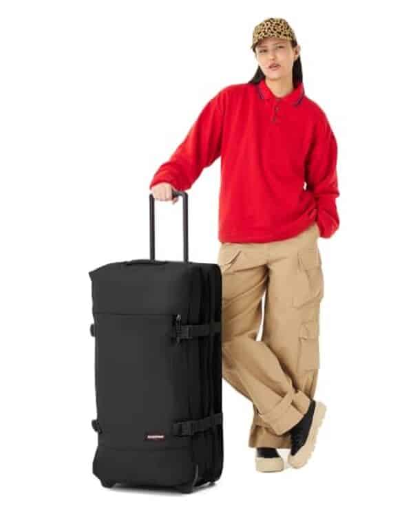 Découvrez notre test détaillé de la valise Eastpak Tranverz L 121 L noire : capacité, durabilité et design pour vos voyages en famille.